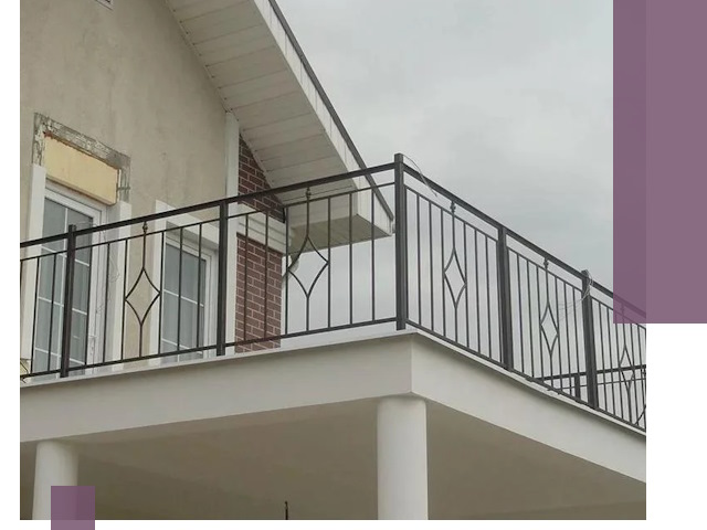 Изготовление балконных ограждений в Симферополе из металла и стекла