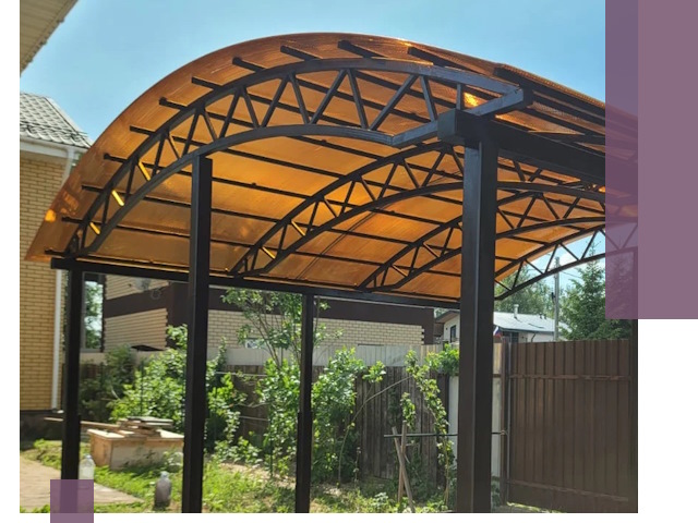 Изготовление навесов под ключ в Симферополе из качественных материалов