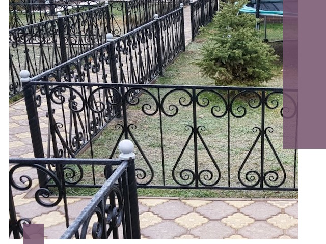 Кованые газонные ограждения под ключ в Симферополе