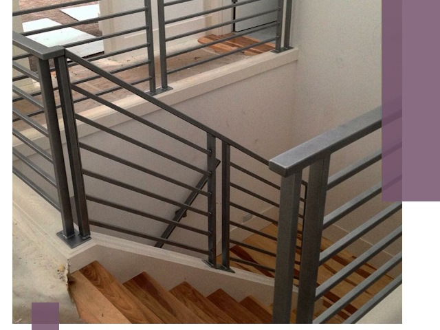 Изготовление поручней из металла и дерева в Симферополе